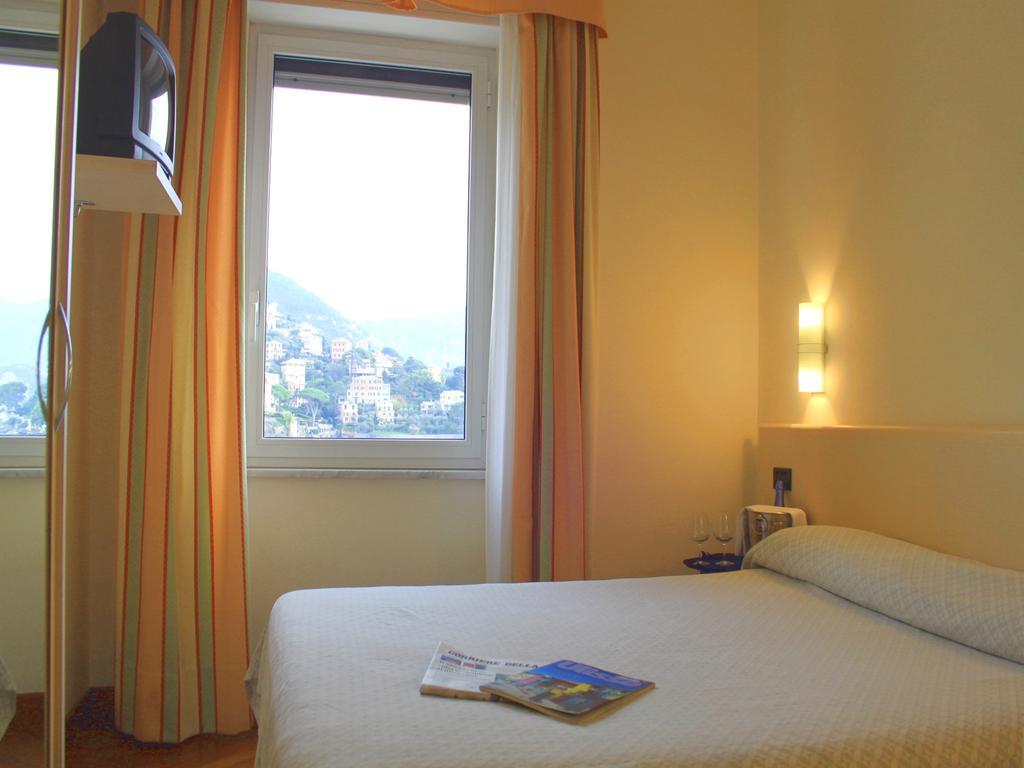Hotel Elena 3*