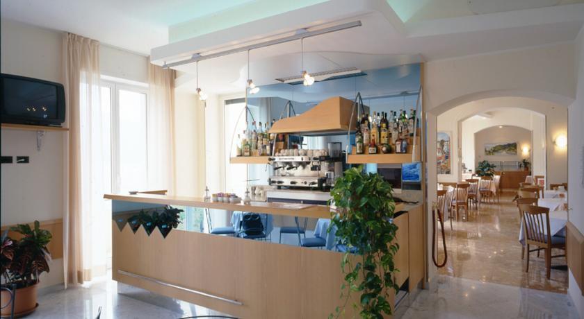 Hotel Elena 3*